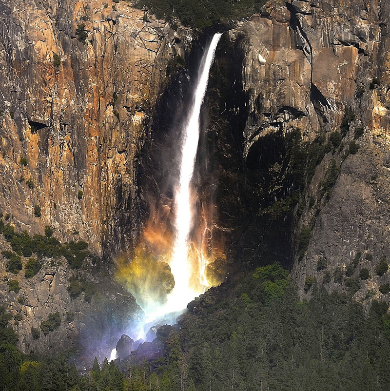 Illustration for article titled Many leprechauns died to bring us this gorgeous picture of a rainbow waterfall
